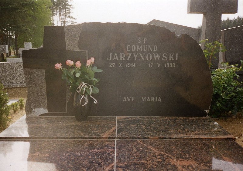 KKE 4737.jpg - Fot. Grób. Grób Edmunda Jarzynowskiego (27 X 1914-17 V 1993 r.), Olsztyn, lata 90-te XX wieku.